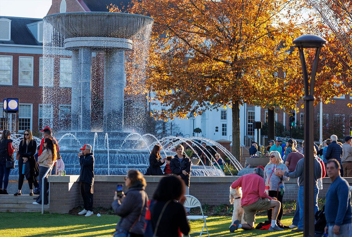 Cary’s Park de Triomphe - Fountain at Frantz Square